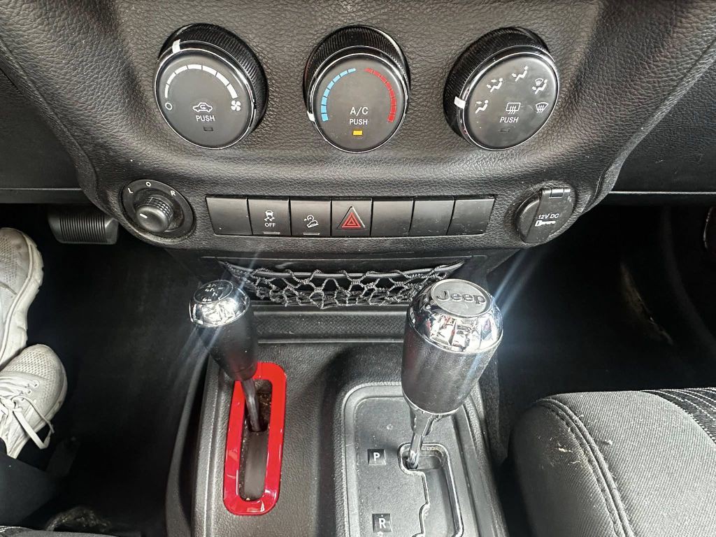 2012 Jeep Wrangler Unlimited Image 9