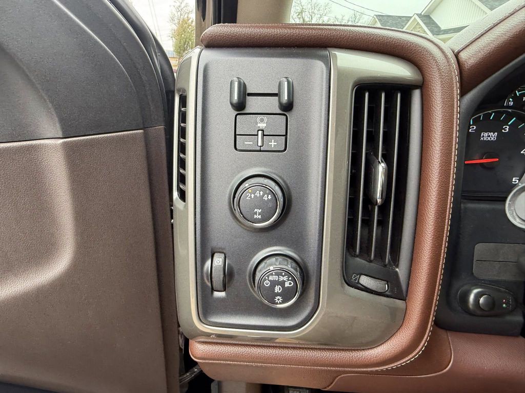 2018 Chevrolet Silverado 1500 Image 12