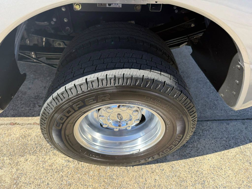 2022 Ford F-350 Image 6