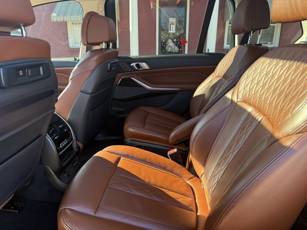 2021 BMW X7 Image 11