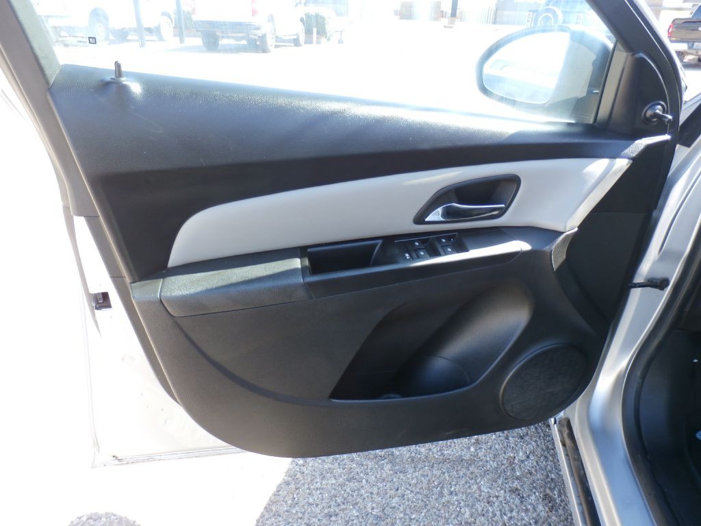 2011 Chevrolet Cruze Image 6