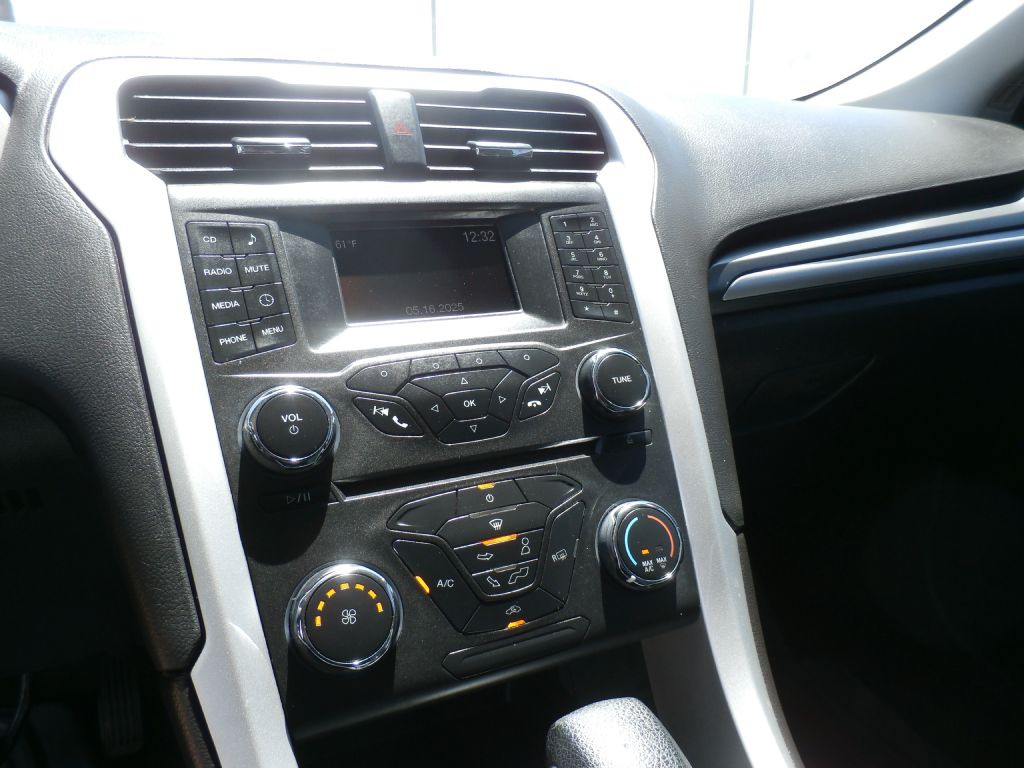 2016 Ford Fusion Image 8