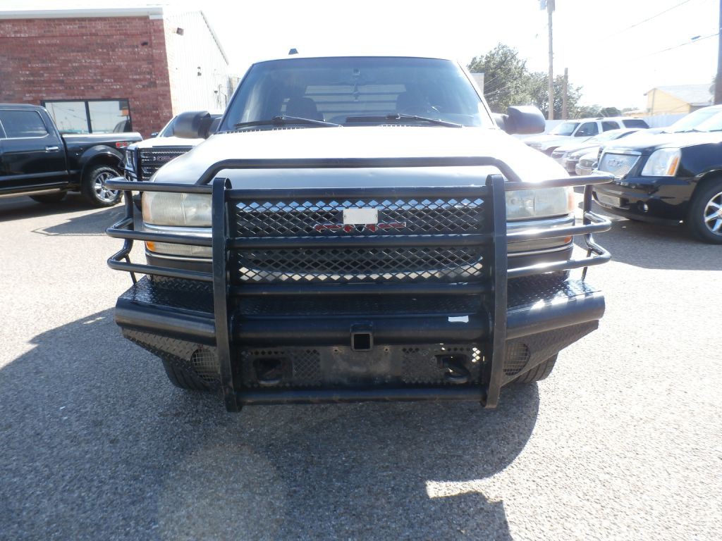 2004 GMC Sierra Image 2