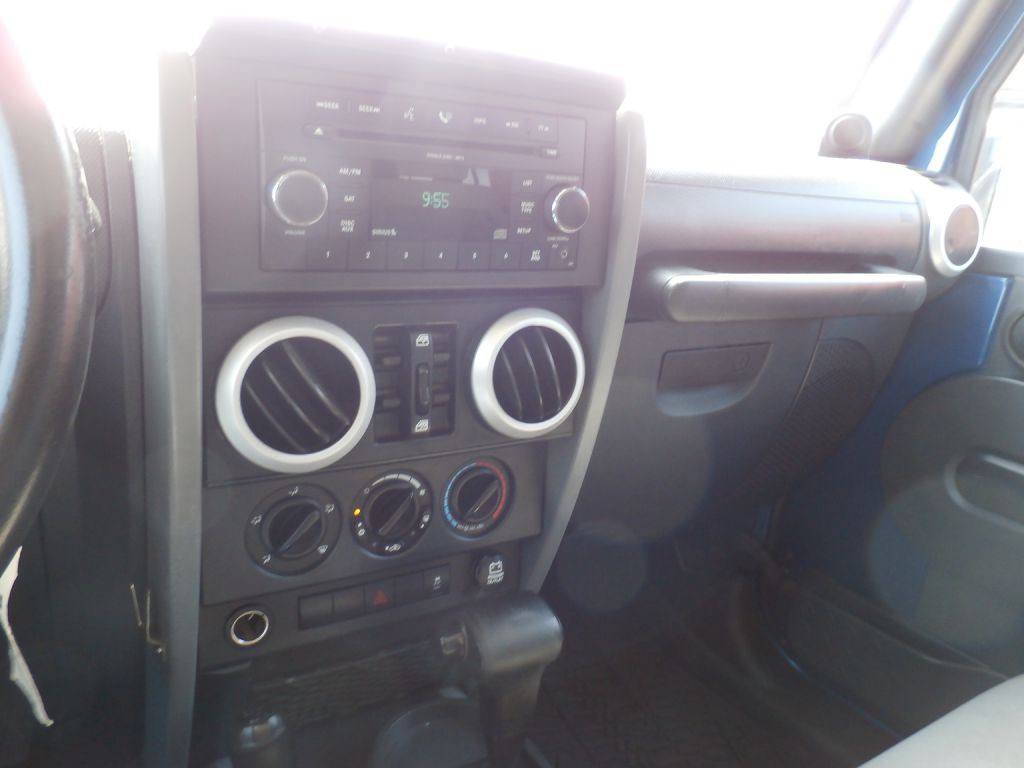 2010 Jeep Wrangler Unlimited Image 8