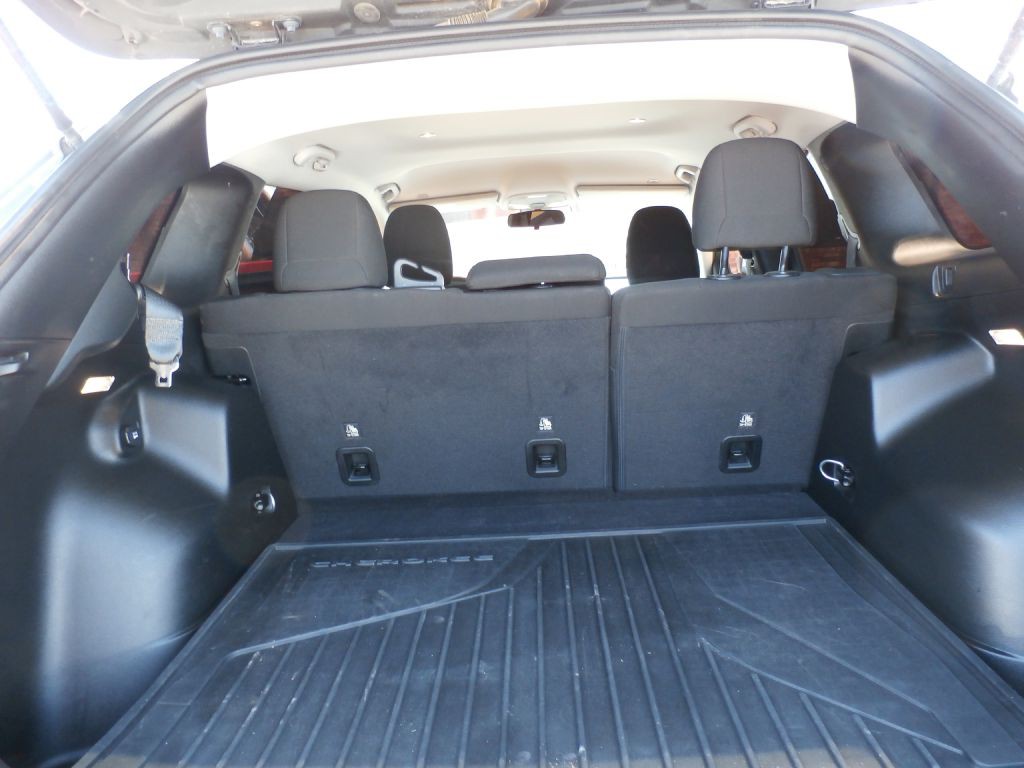 2019 Jeep Cherokee Image 5