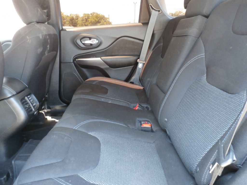 2019 Jeep Cherokee Image 6