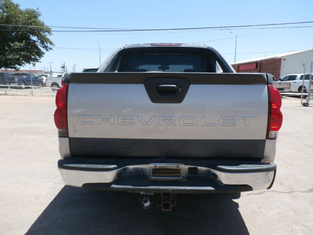 2004 Chevrolet Avalanche Image 4