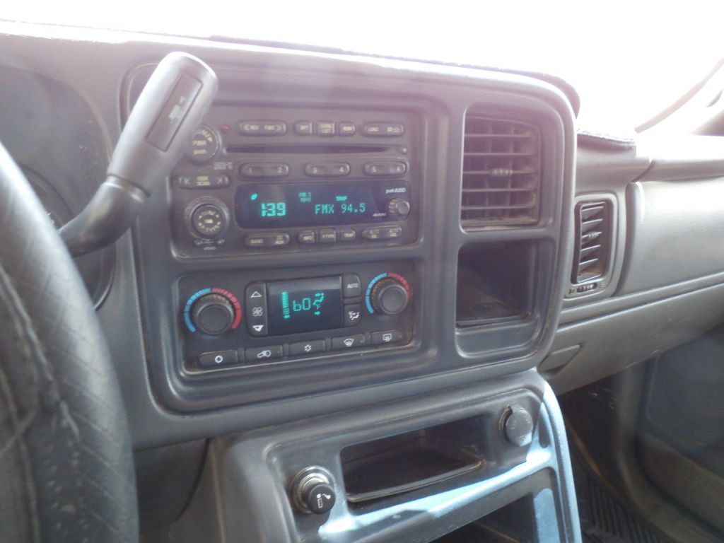 2004 Chevrolet Avalanche Image 8