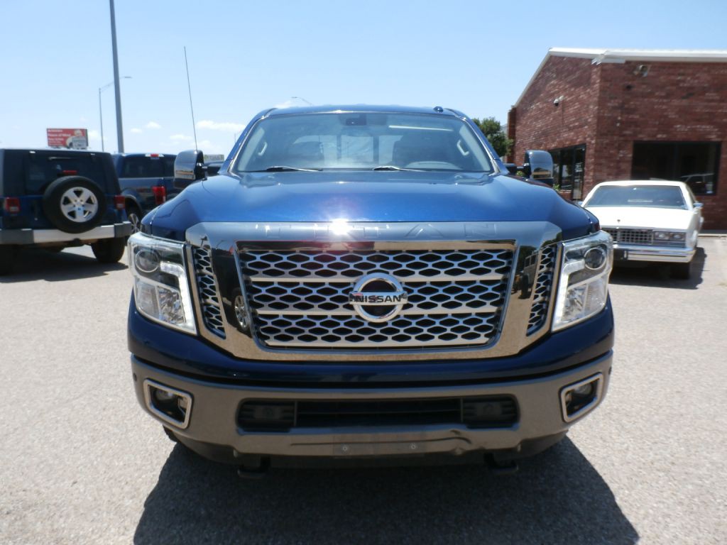 2018 Nissan Titan Image 2