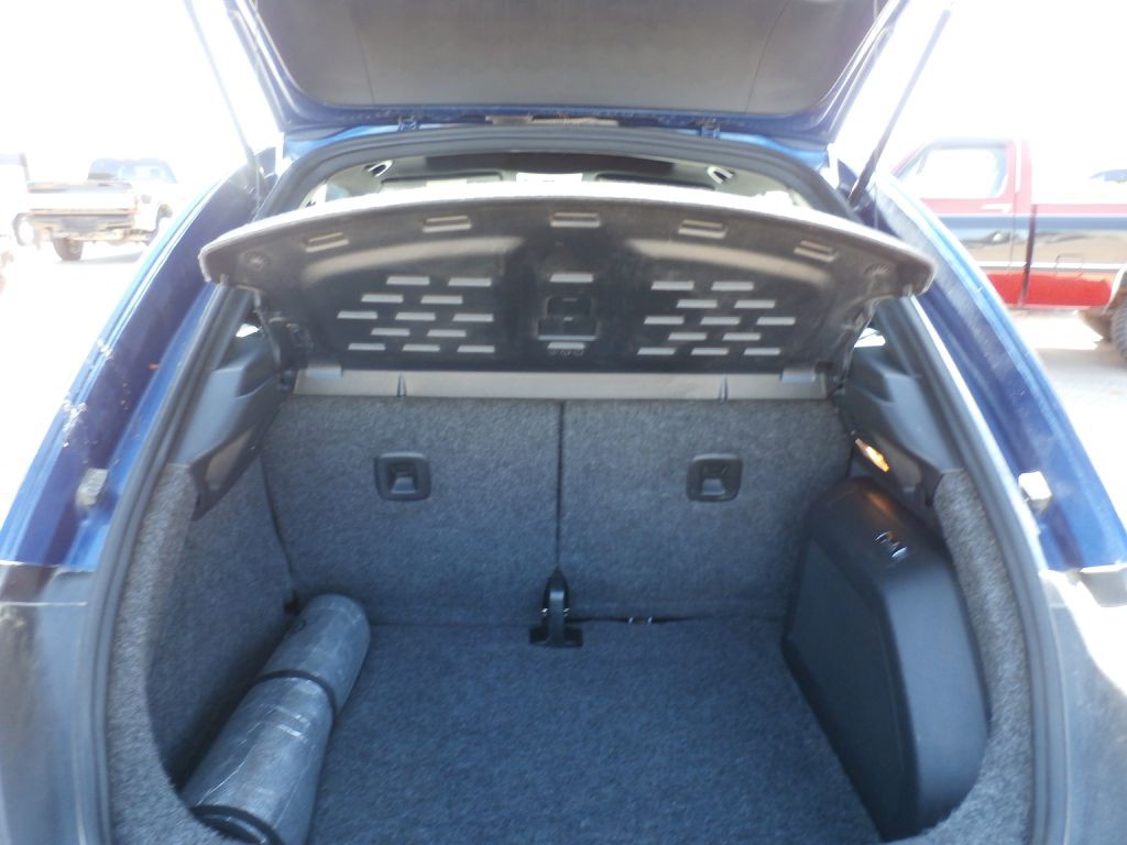 2012 Volkswagen Beetle Image 5