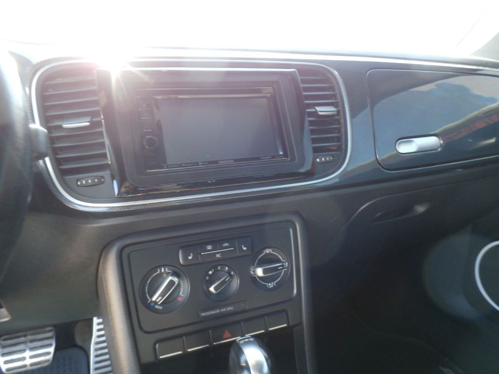 2012 Volkswagen Beetle Image 9