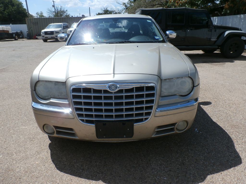 2006 Chrysler 300 Image 2