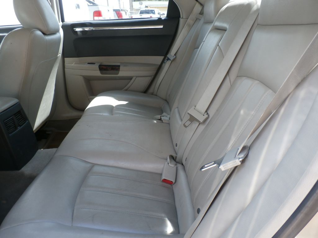 2006 Chrysler 300 Image 5