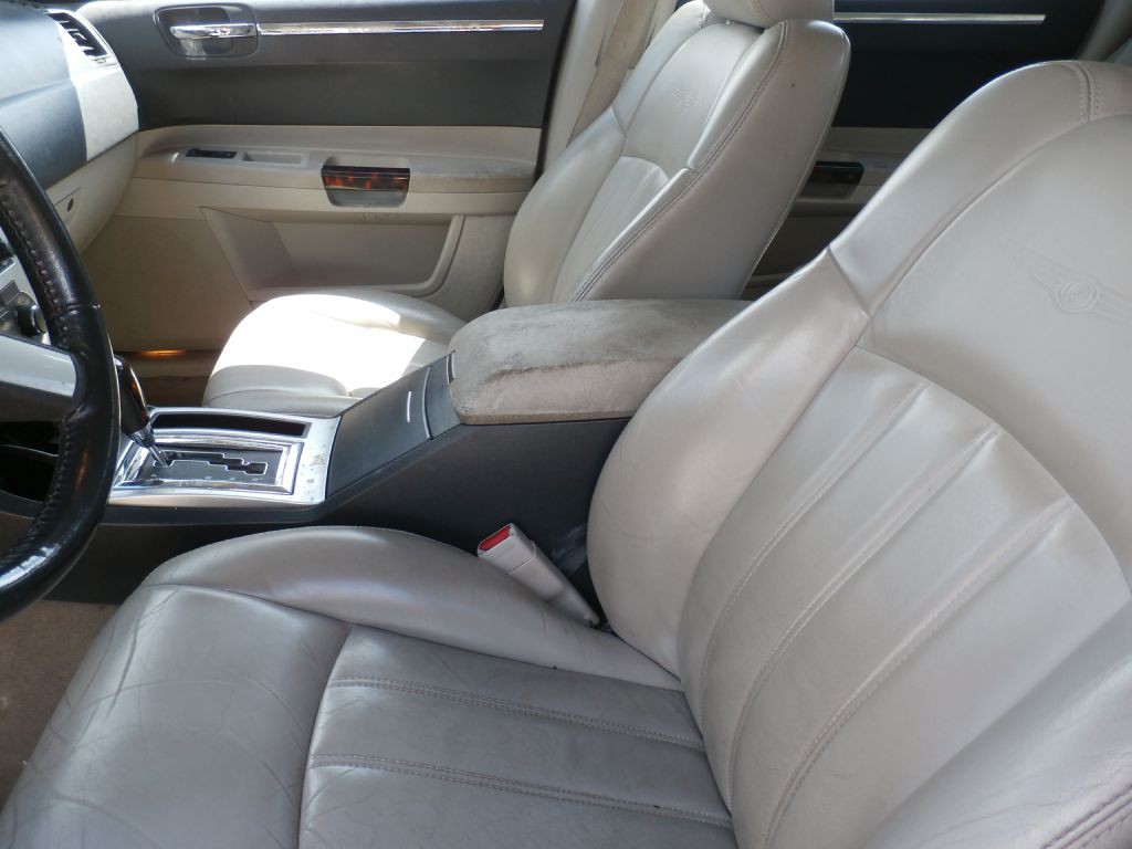 2006 Chrysler 300 Image 7