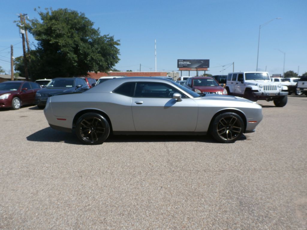 2015 Dodge Challenger Image 1