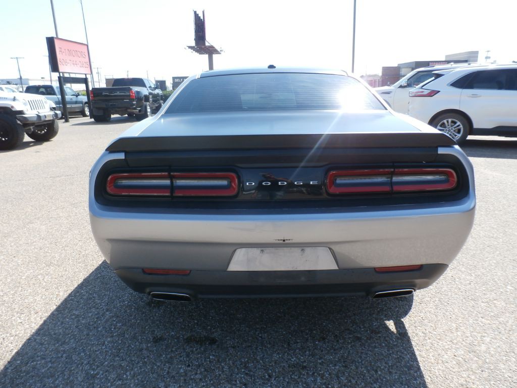 2015 Dodge Challenger Image 4