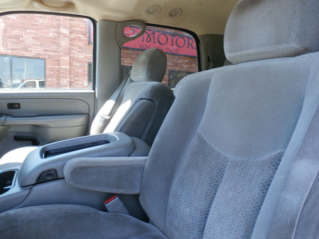 2004 Chevrolet Tahoe Image 8