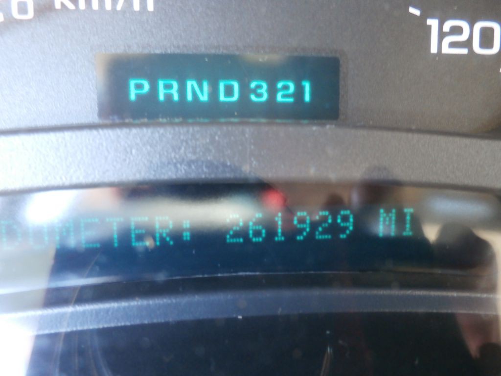 2004 Chevrolet Tahoe Image 10