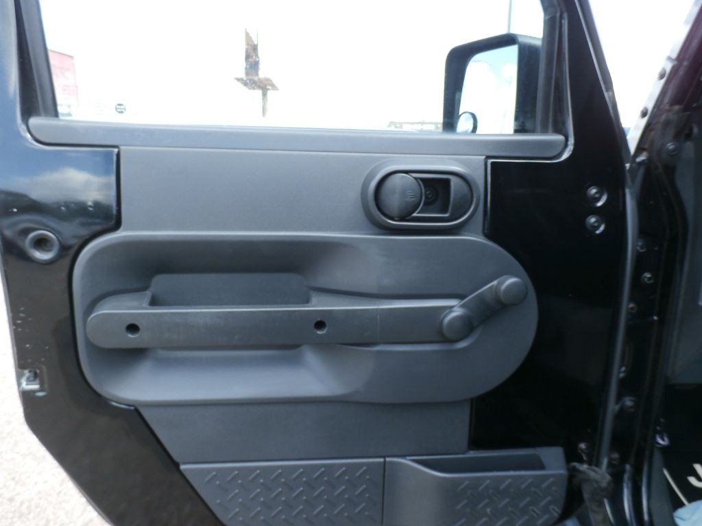 2010 Jeep Wrangler Unlimited Image 6