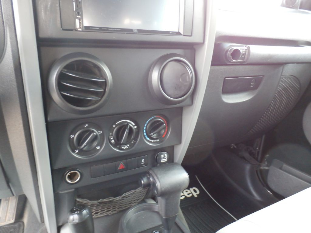 2010 Jeep Wrangler Unlimited Image 8