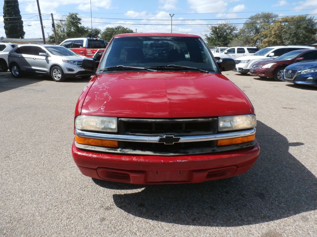 2001 Chevrolet S10 Image 2