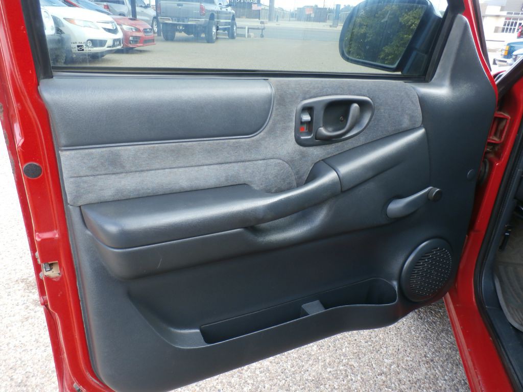 2001 Chevrolet S10 Image 5