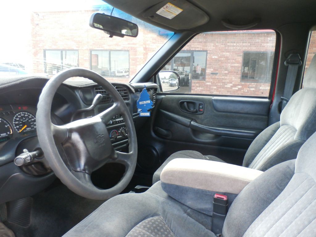 2001 Chevrolet S10 Image 6
