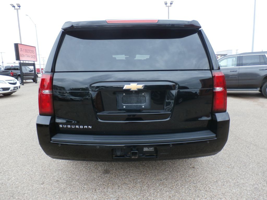 2017 Chevrolet Suburban Image 4