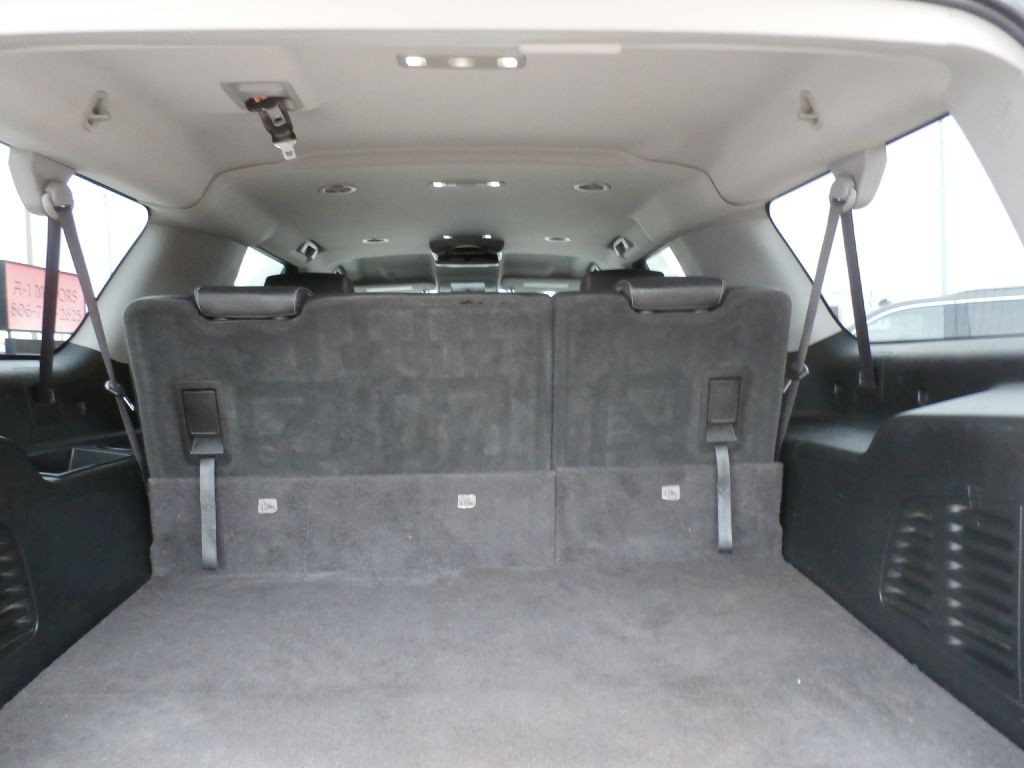 2017 Chevrolet Suburban Image 5