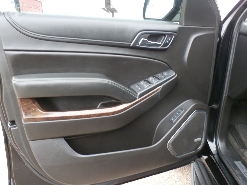 2017 Chevrolet Suburban Image 8