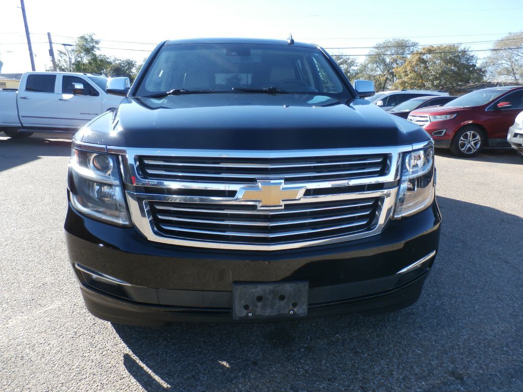 2017 Chevrolet Suburban Image 2