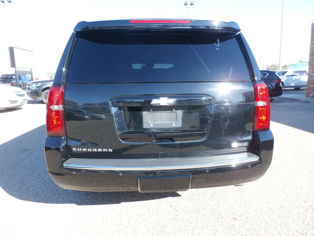 2017 Chevrolet Suburban Image 4