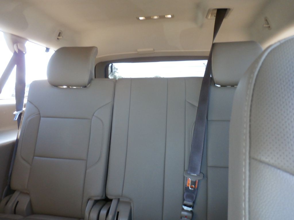 2017 Chevrolet Suburban Image 6