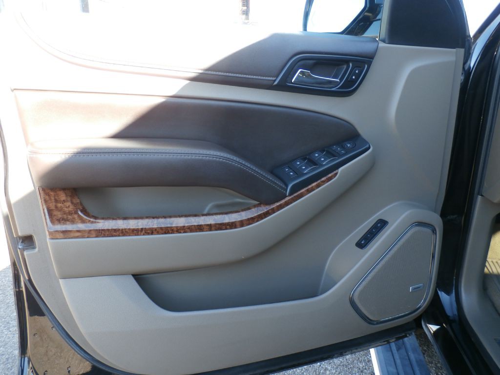 2017 Chevrolet Suburban Image 8