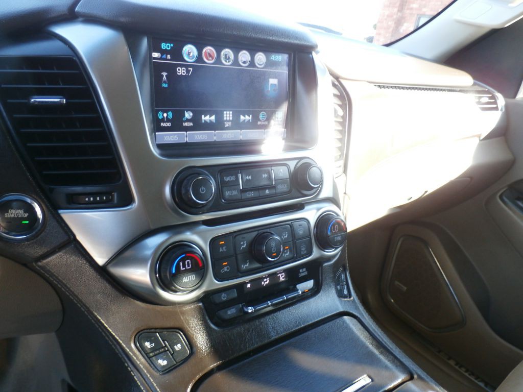 2017 Chevrolet Suburban Image 10