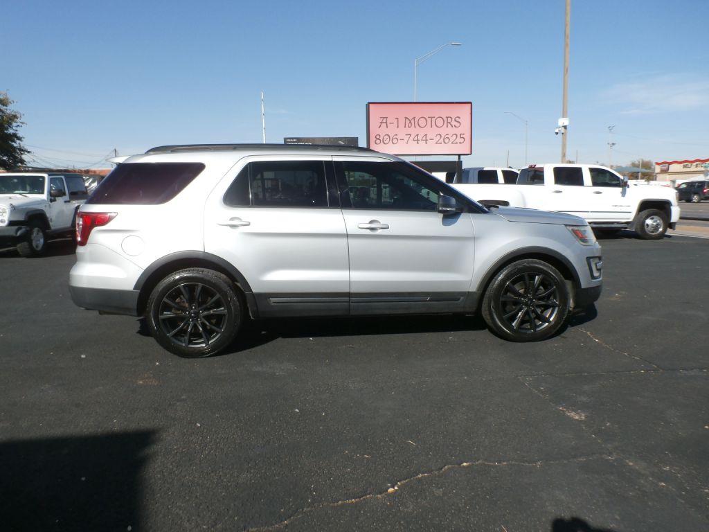 2017 Ford Explorer Image 1