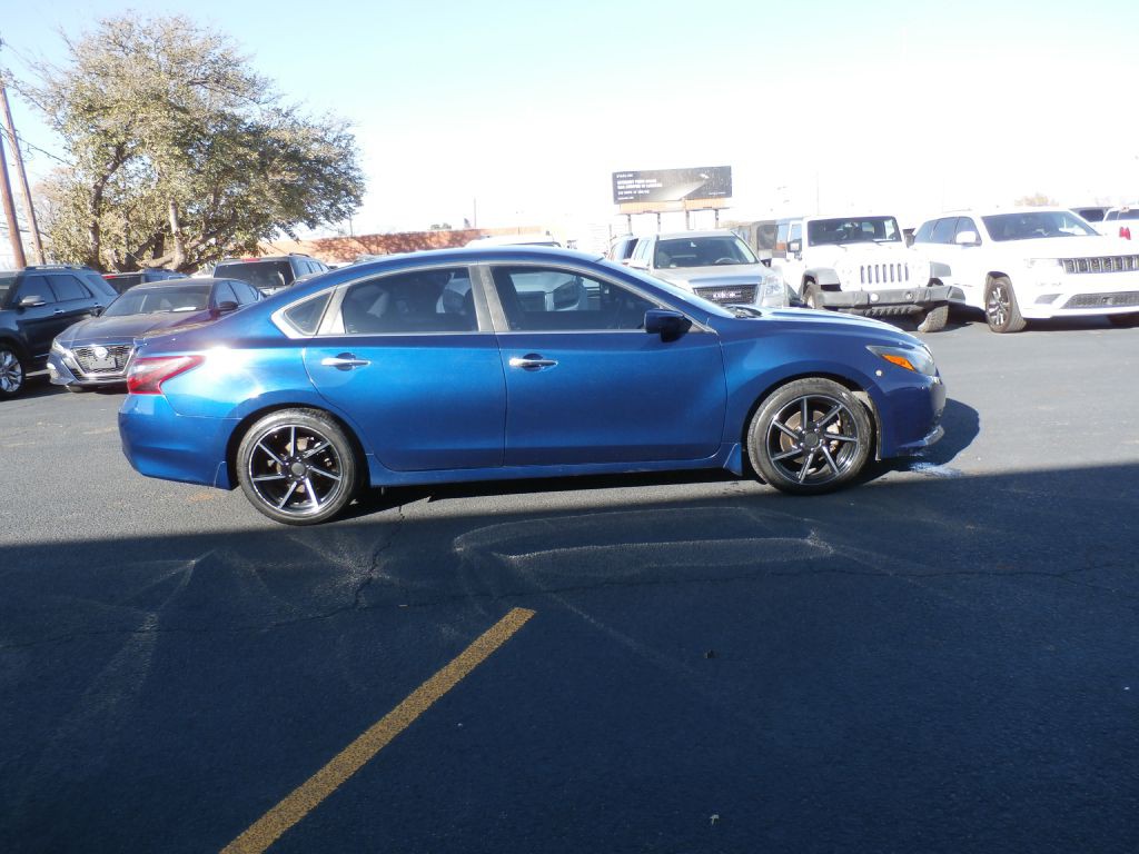 2017 Nissan Altima Image 1