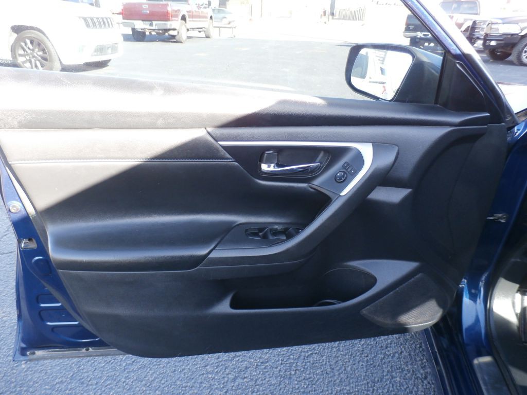 2017 Nissan Altima Image 6
