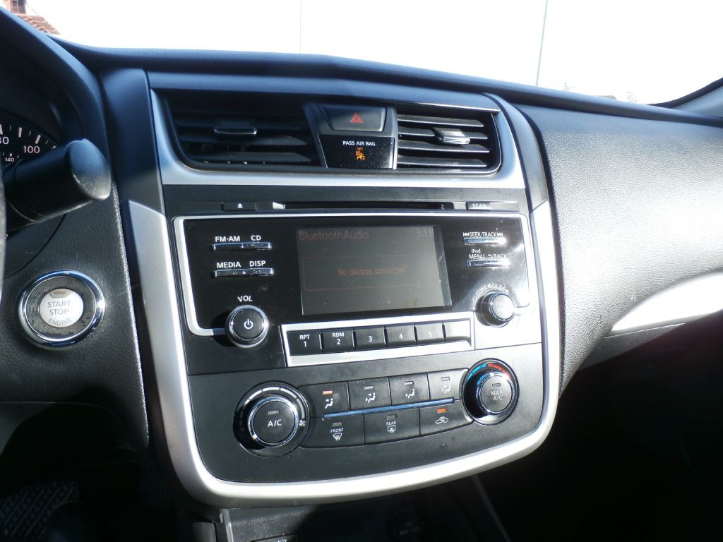 2017 Nissan Altima Image 8