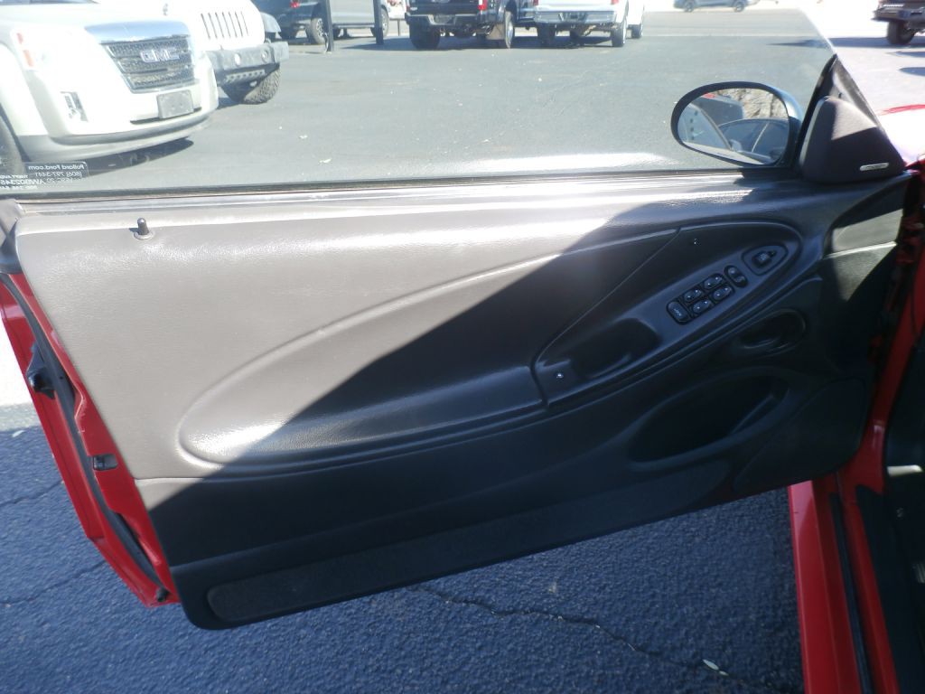 2002 Ford Mustang Image 6