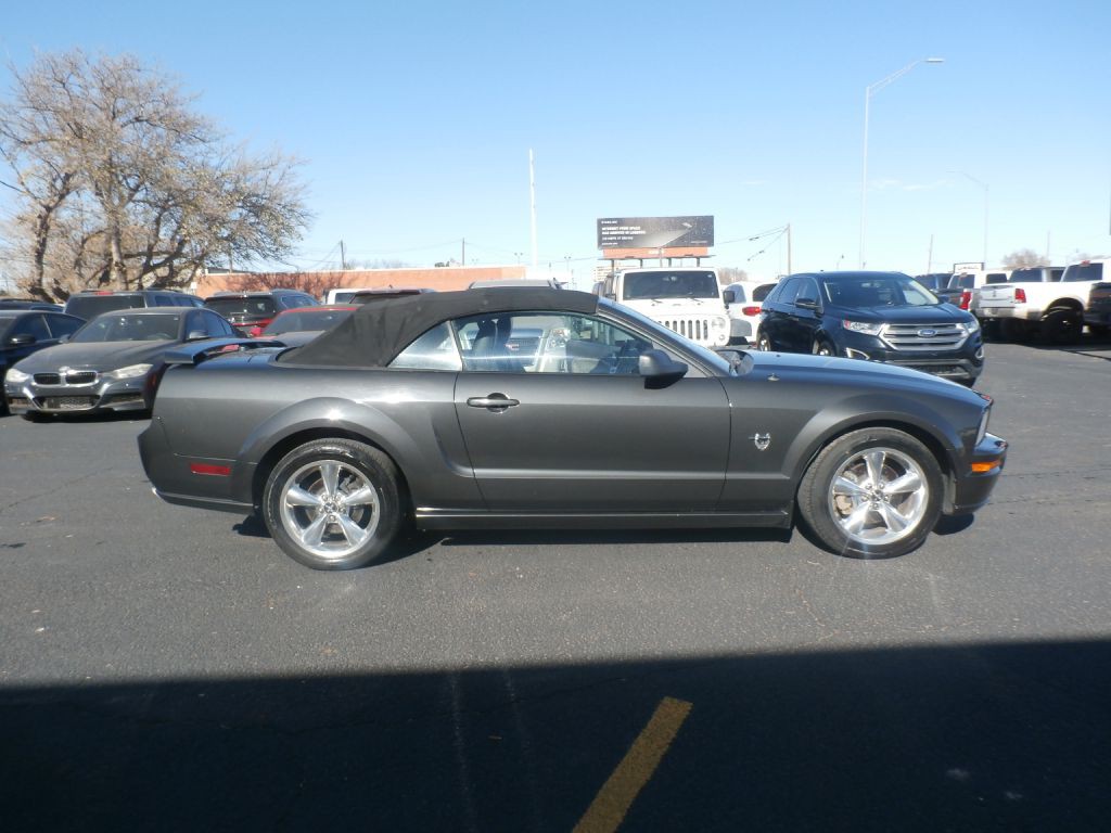 2009 Ford Mustang Image 1