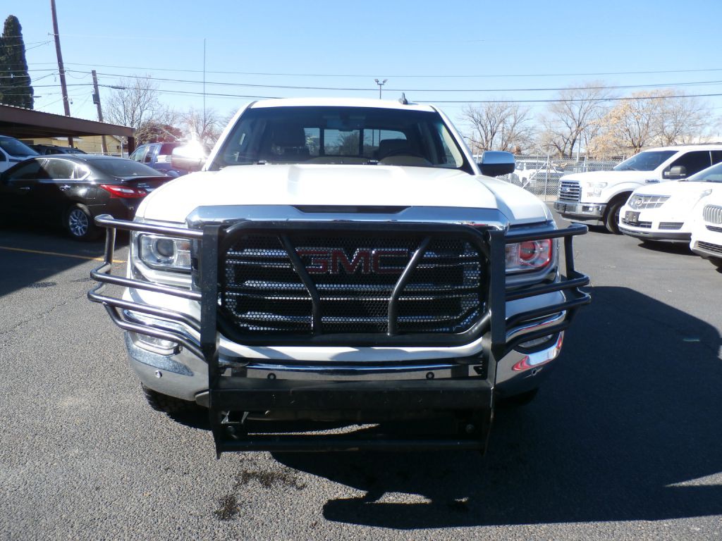 2017 GMC Sierra Image 2