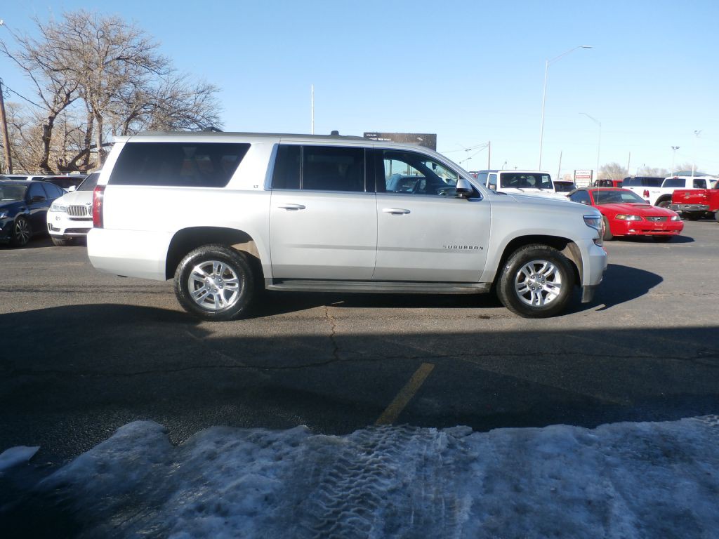 2017 Chevrolet Suburban Image 1