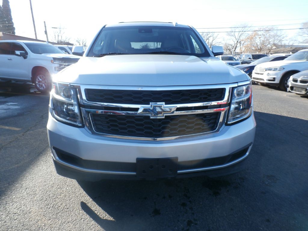 2017 Chevrolet Suburban Image 2