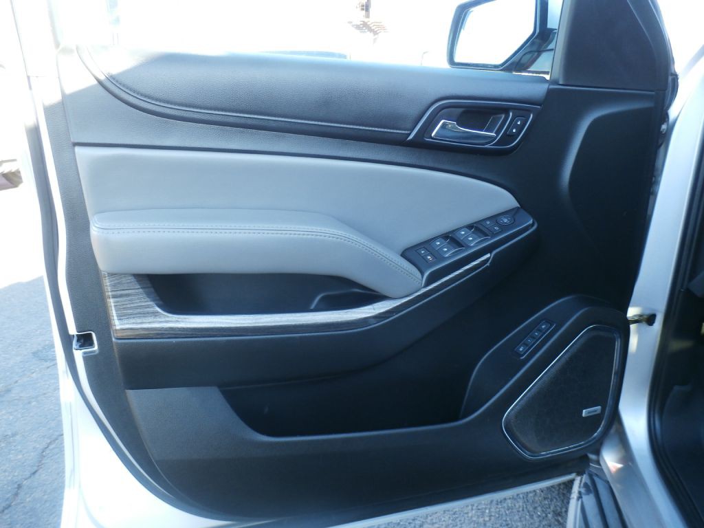 2017 Chevrolet Suburban Image 8