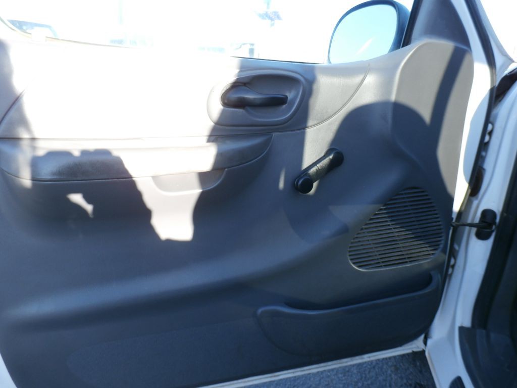 2003 Ford F-150 Image 5