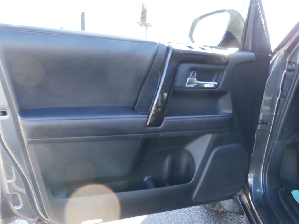 2018 Toyota 4Runner Image 6