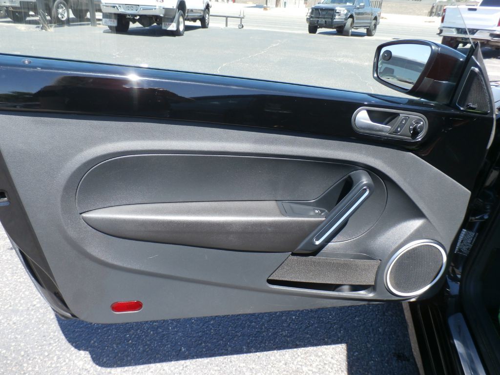 2014 Volkswagen Beetle Image 5