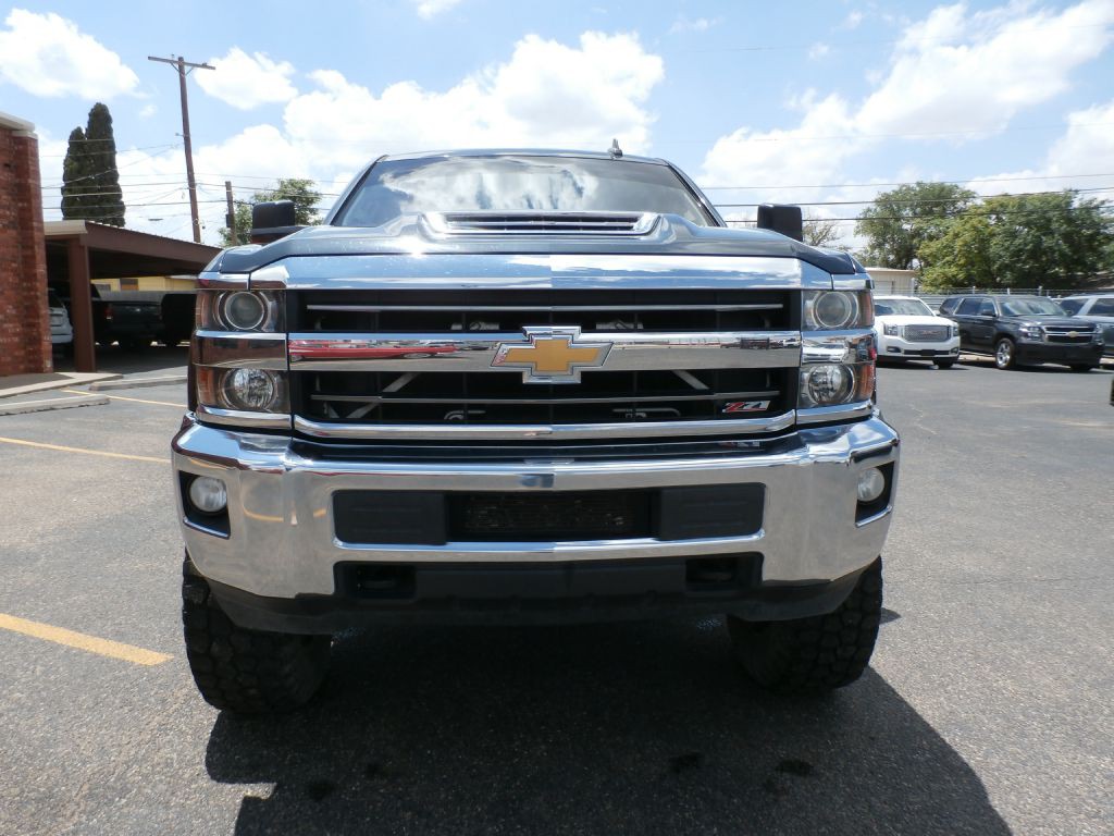 2018 Chevrolet Silverado 1500 Image 2
