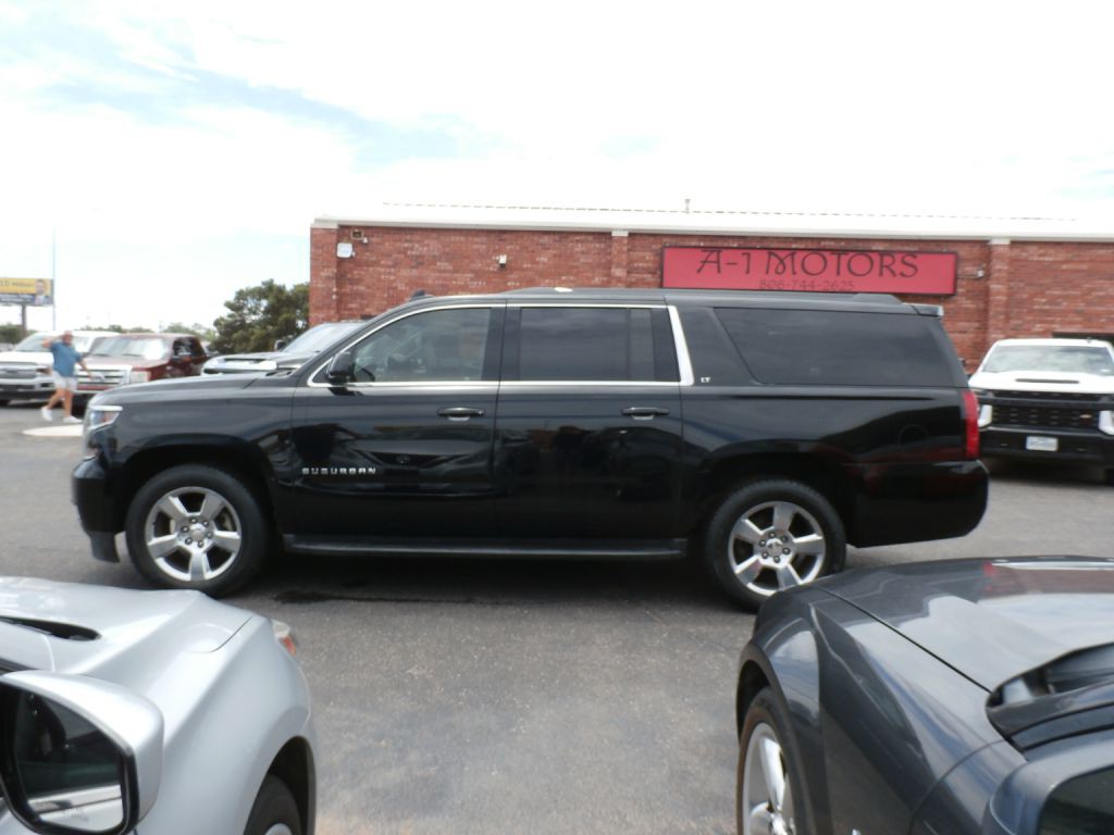 2017 Chevrolet Suburban Image 3